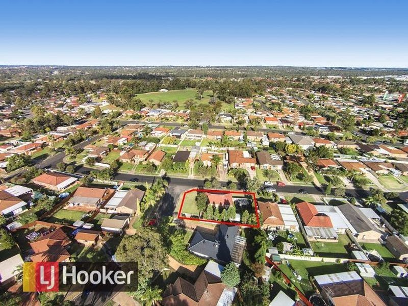 8 Raupach Street, Dean Park NSW 2761