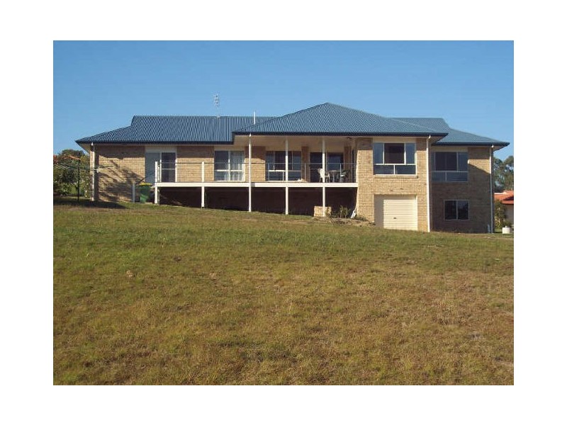 8 Deakin Court, Southside QLD 4570