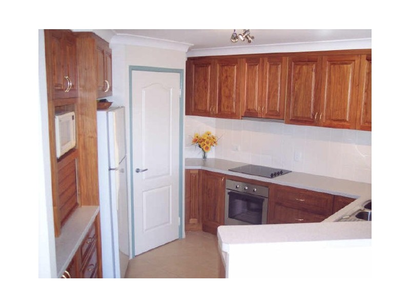 8 Deakin Court, Southside QLD 4570