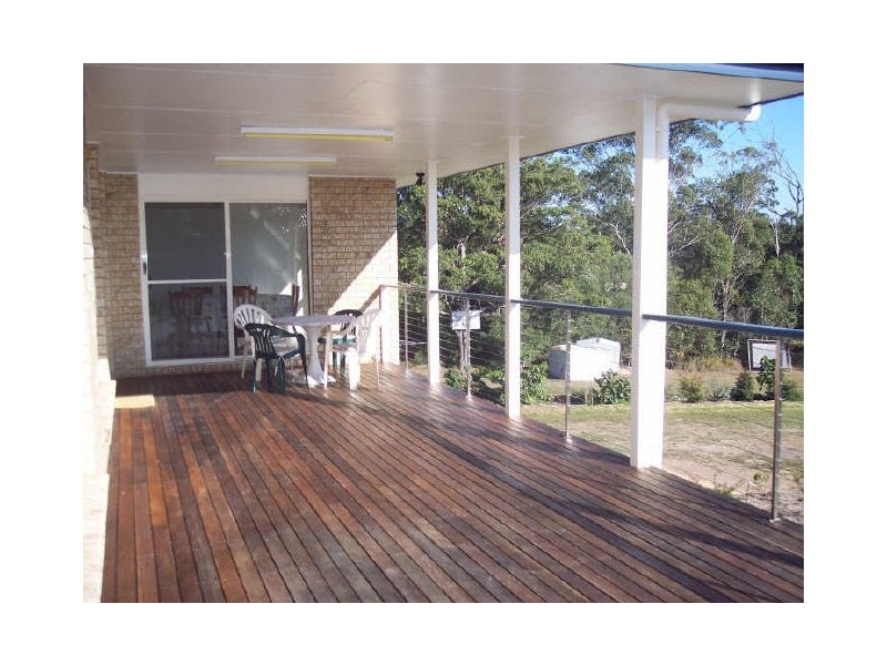 8 Deakin Court, Southside QLD 4570