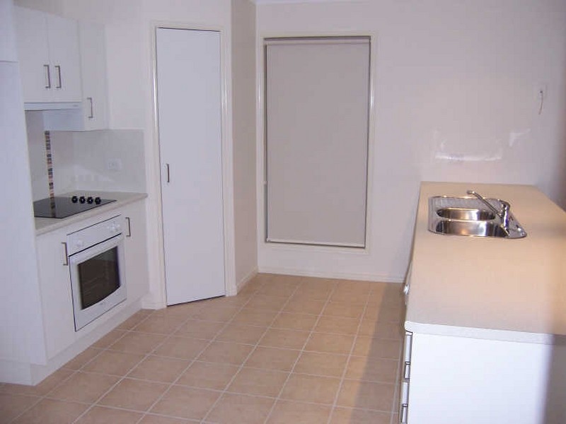 9 Inverness Street, Southside QLD 4570