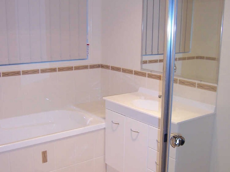 9 Inverness Street, Southside QLD 4570