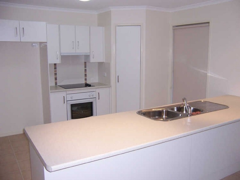 9 Inverness Street, Southside QLD 4570