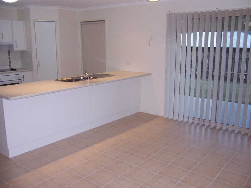 9 Inverness Street, Southside QLD 4570