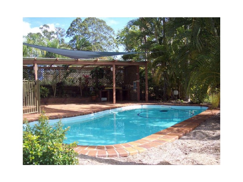 5 Lindsay Street, Southside QLD 4570