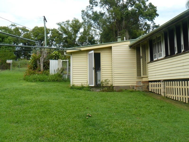 33 Fairview Road, Monkland QLD 4570