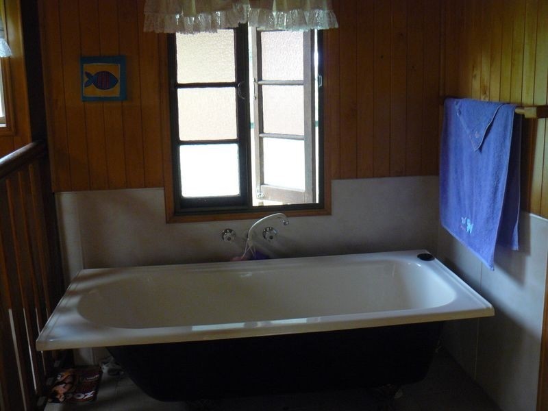 33 Fairview Road, Monkland QLD 4570