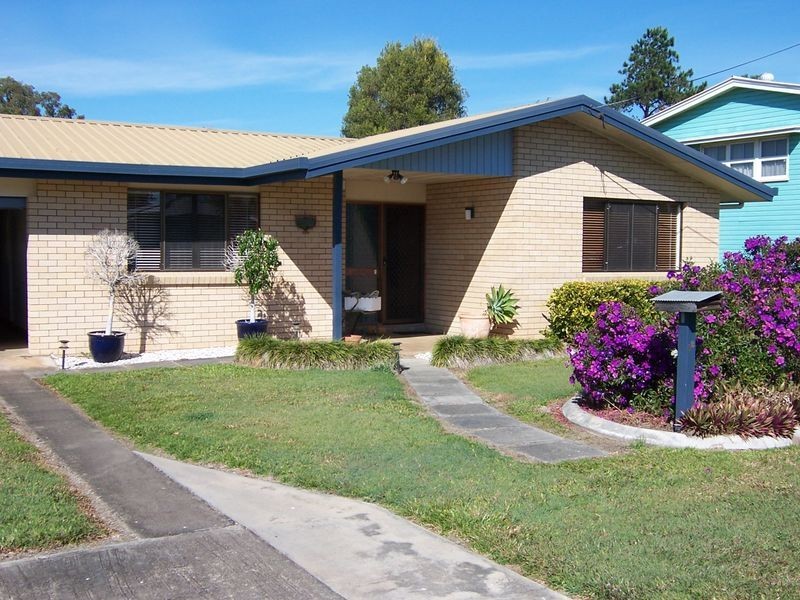 12 Leonard St, Southside QLD 4570