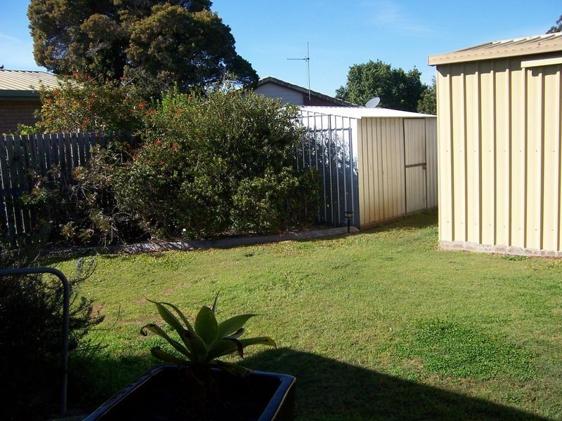 12 Leonard St, Southside QLD 4570