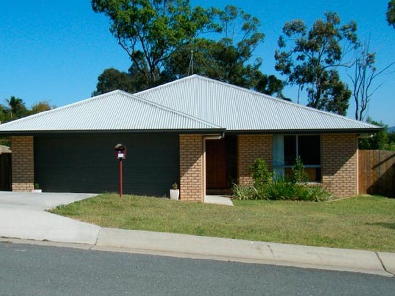 4 Lapis Court, Southside QLD 4570