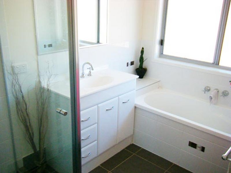 4 Lapis Court, Southside QLD 4570