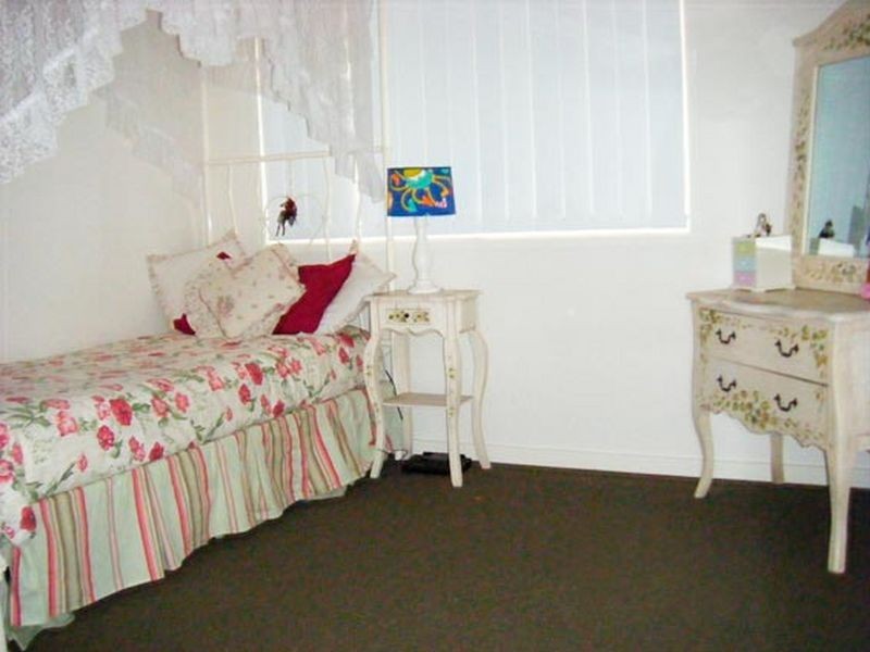 4 Lapis Court, Southside QLD 4570