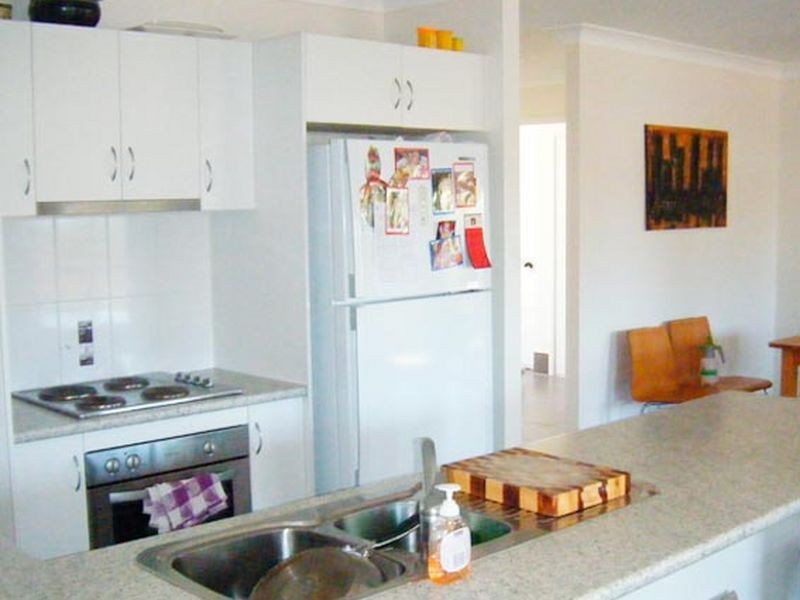 4 Lapis Court, Southside QLD 4570