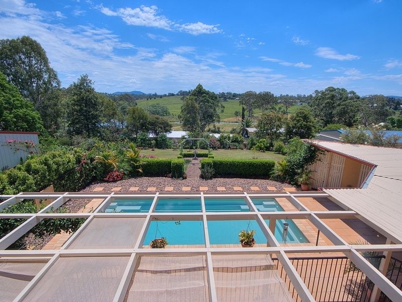 10 Bethany Court, Southside QLD 4570