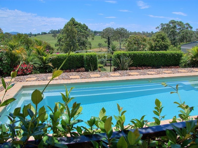 10 Bethany Court, Southside QLD 4570