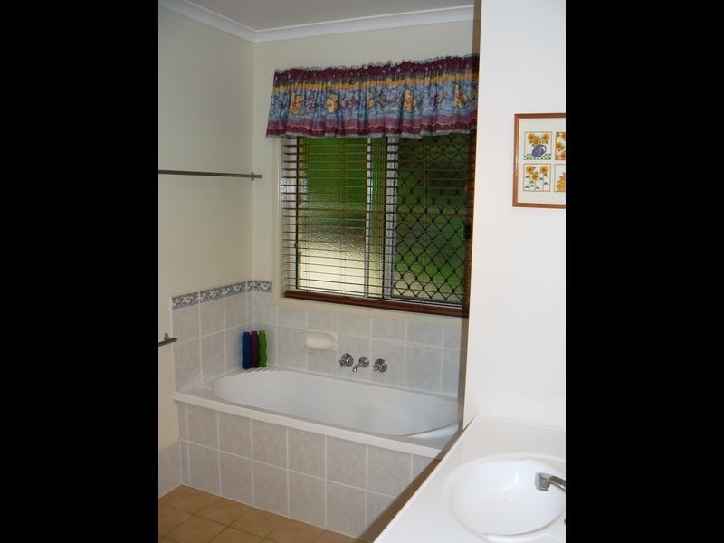 9 Melrose Crt, Southside QLD 4570