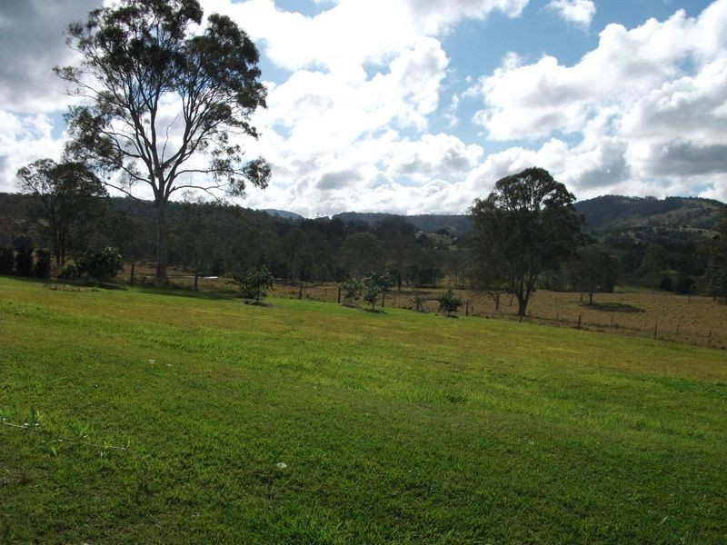 34 Shadbolt Rd, Mothar Mountain QLD 4570