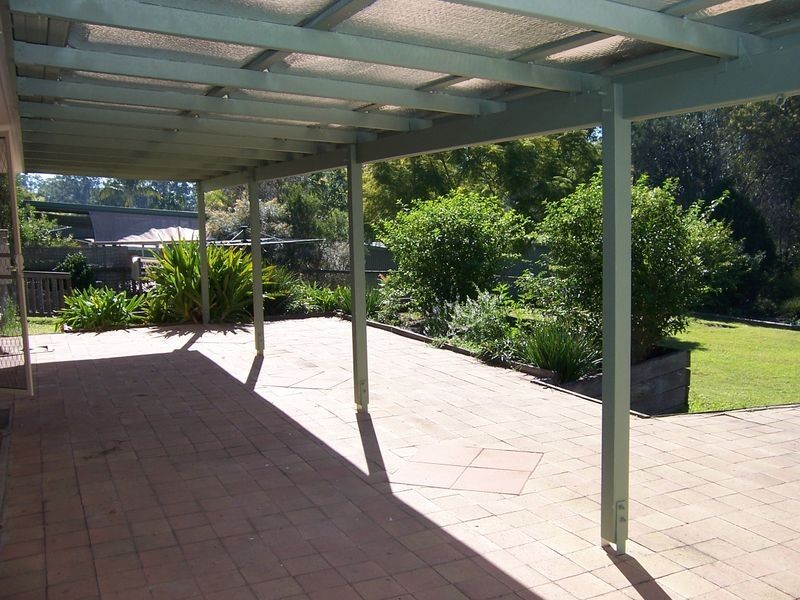 9 Heather St, Southside QLD 4570