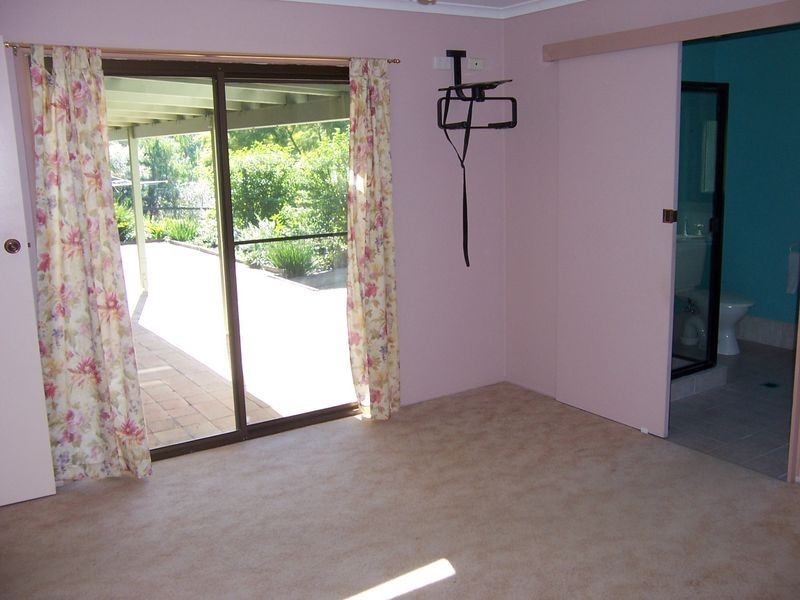 9 Heather St, Southside QLD 4570