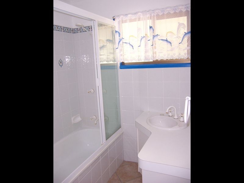 9 Heather St, Southside QLD 4570