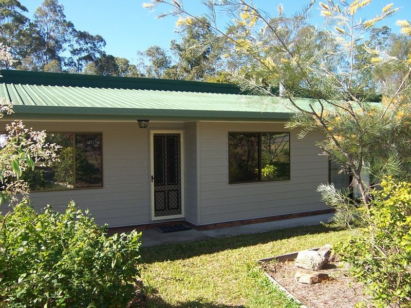 9 Heather St, Southside QLD 4570