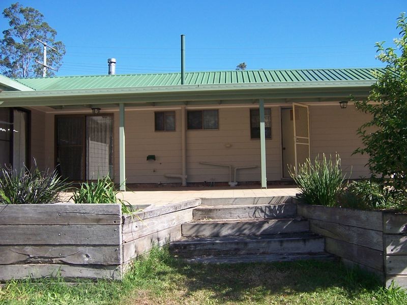 9 Heather St, Southside QLD 4570