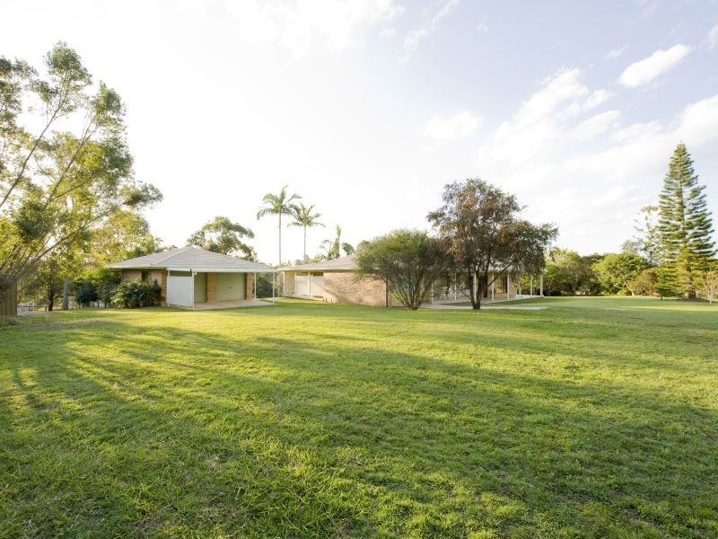 18 Roselea Ave, Southside QLD 4570