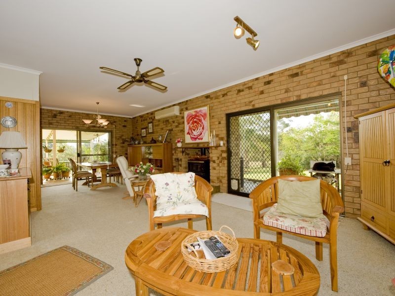 18 Roselea Ave, Southside QLD 4570