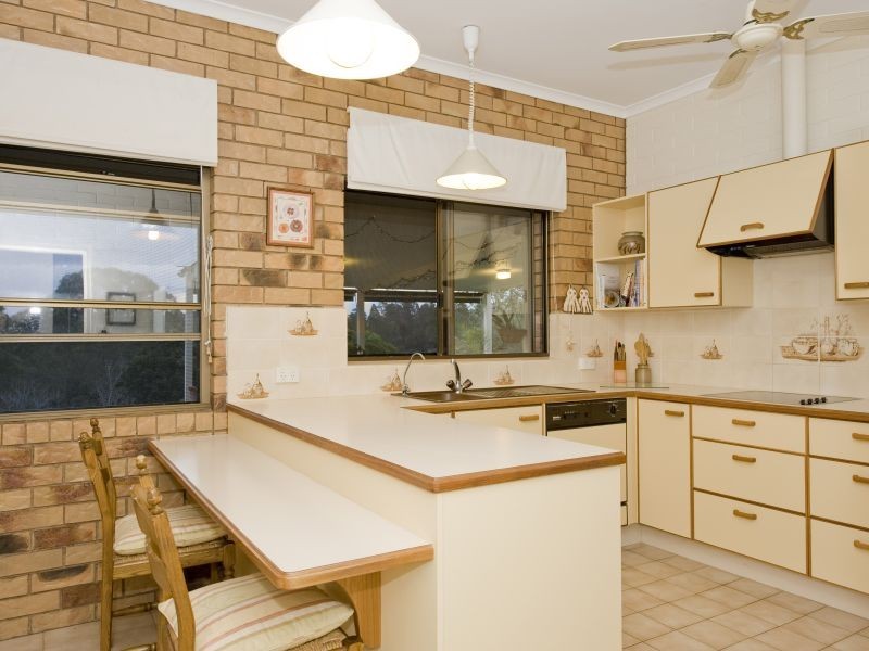 18 Roselea Ave, Southside QLD 4570