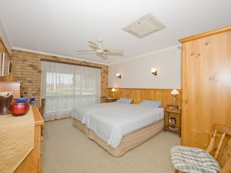 18 Roselea Ave, Southside QLD 4570