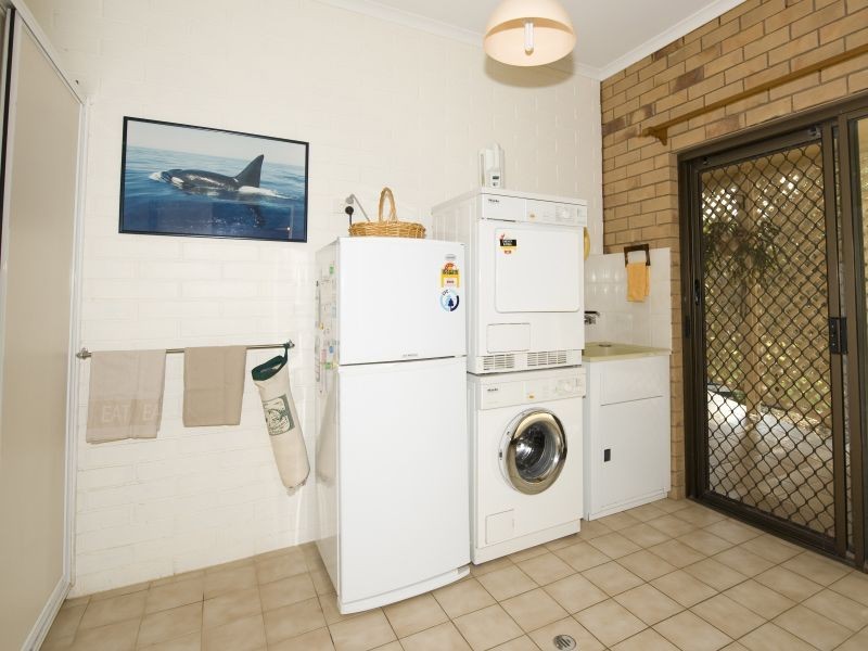 18 Roselea Ave, Southside QLD 4570