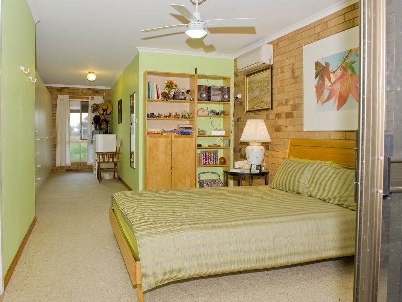 18 Roselea Ave, Southside QLD 4570