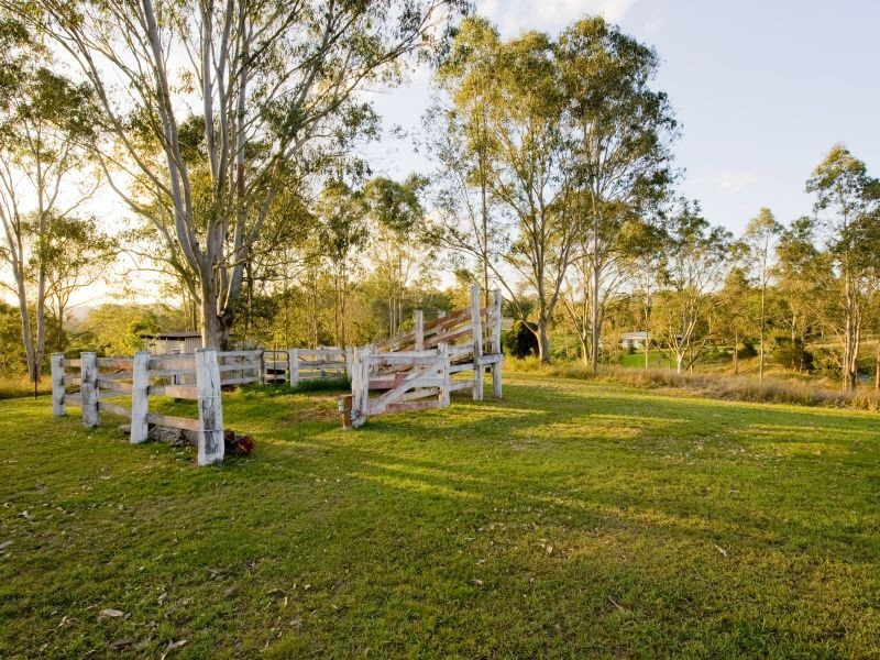 18 Roselea Ave, Southside QLD 4570