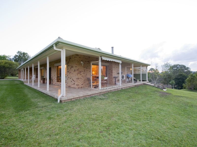 18 Roselea Ave, Southside QLD 4570