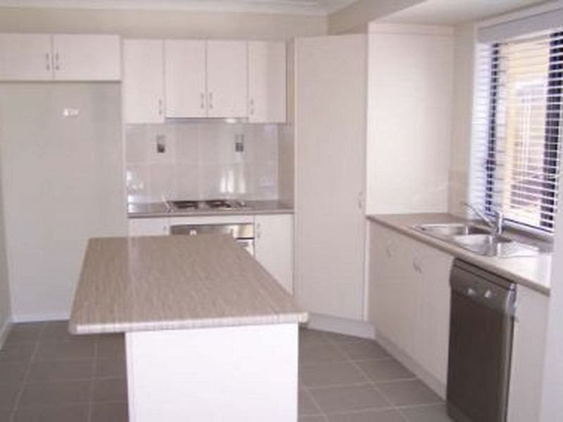 4 Directors Circuit, Jones Hill QLD 4570