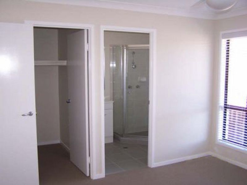 4 Directors Circuit, Jones Hill QLD 4570