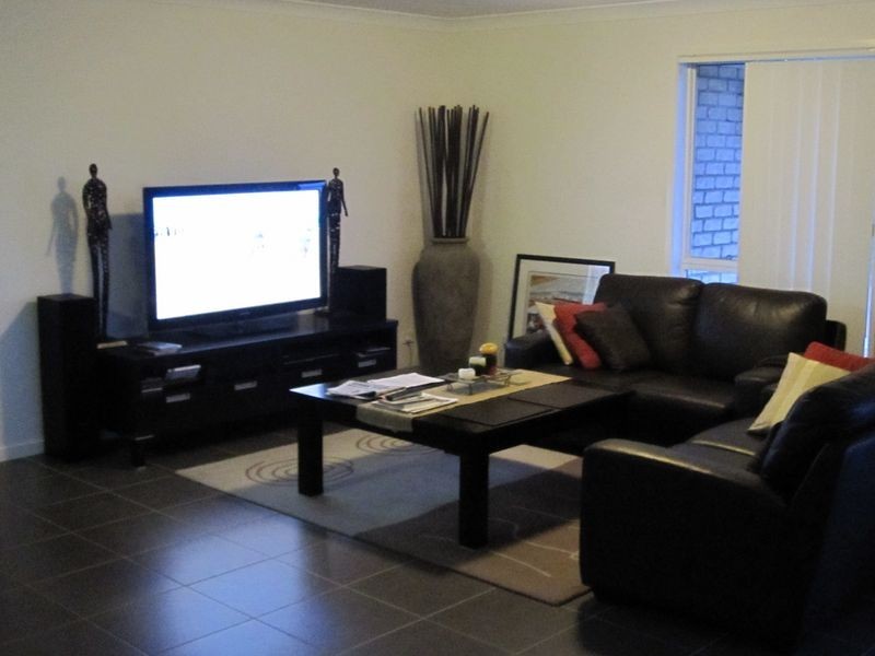 9 Chairmans Close, Jones Hill QLD 4570