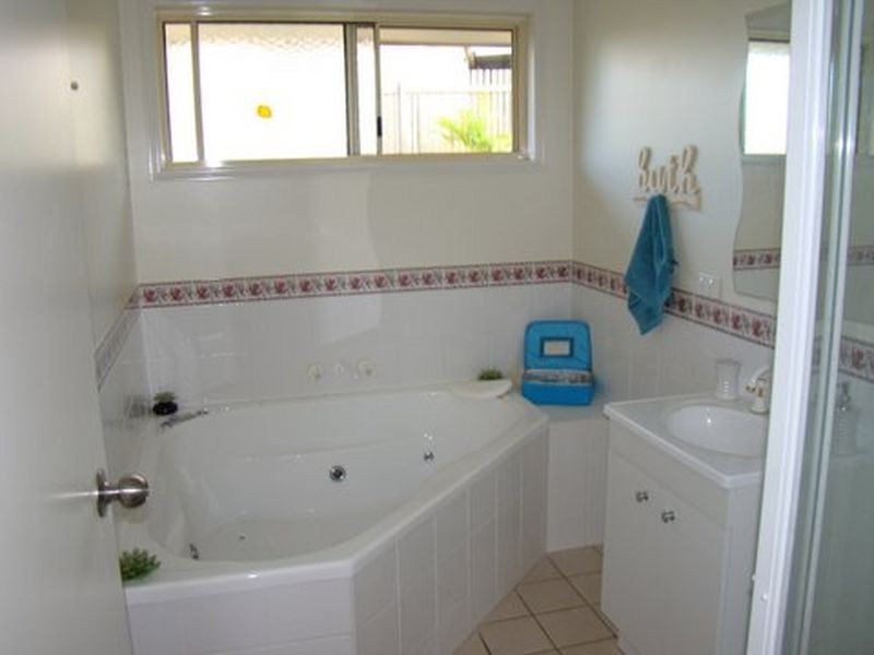 27 Lily St, Southside QLD 4570