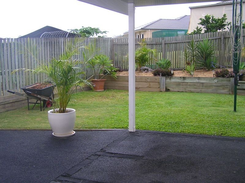 27 Lily St, Southside QLD 4570