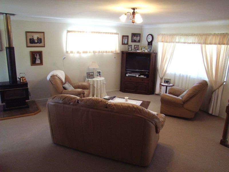 24 Old Wolvi Rd, Victory Heights QLD 4570