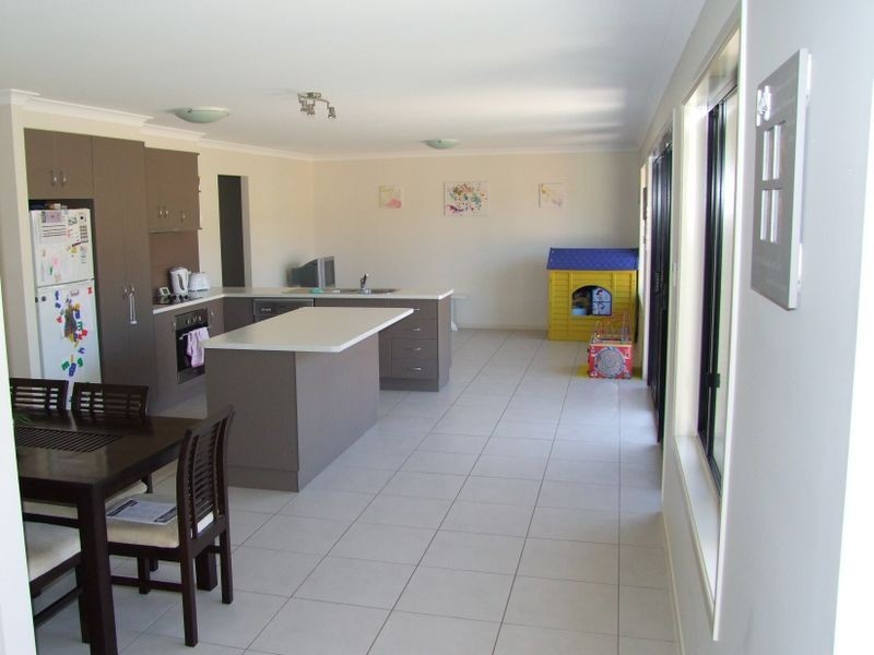 3 Duffy Court, Southside QLD 4570