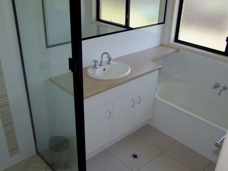 3 Duffy Court, Southside QLD 4570