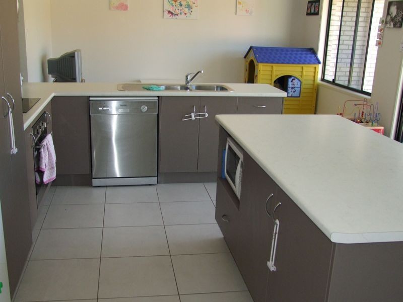 3 Duffy Court, Southside QLD 4570