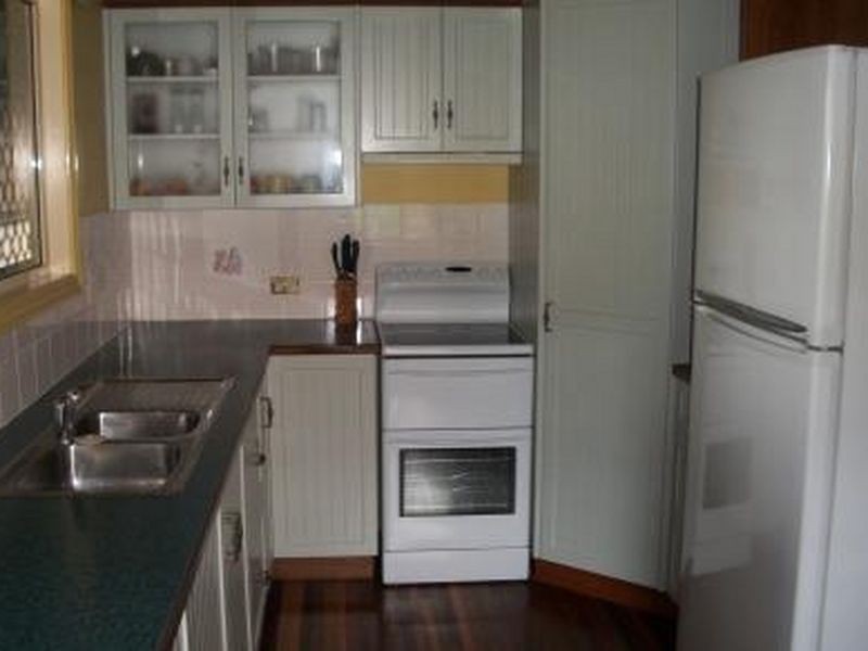 8 Walsh Crt, Monkland QLD 4570