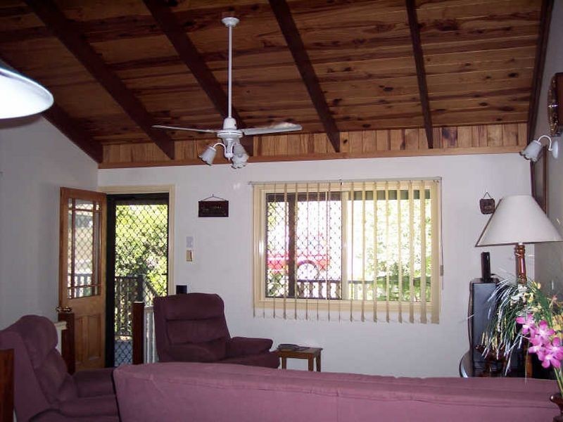 8 Walsh Crt, Monkland QLD 4570