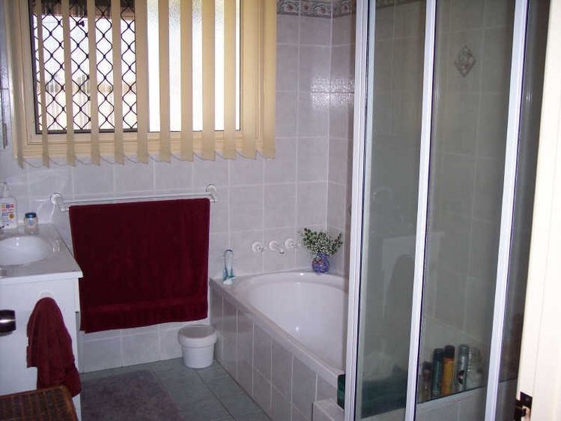 8 Walsh Crt, Monkland QLD 4570