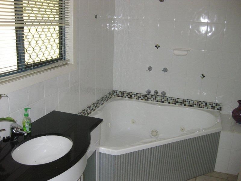28 Seawitch Cres, Cooloola Cove QLD 4580