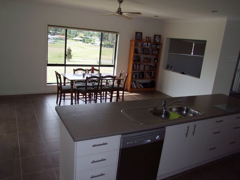 5 Bracefell St, Southside QLD 4570