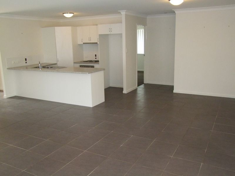 4 Lapis Court, Southside QLD 4570