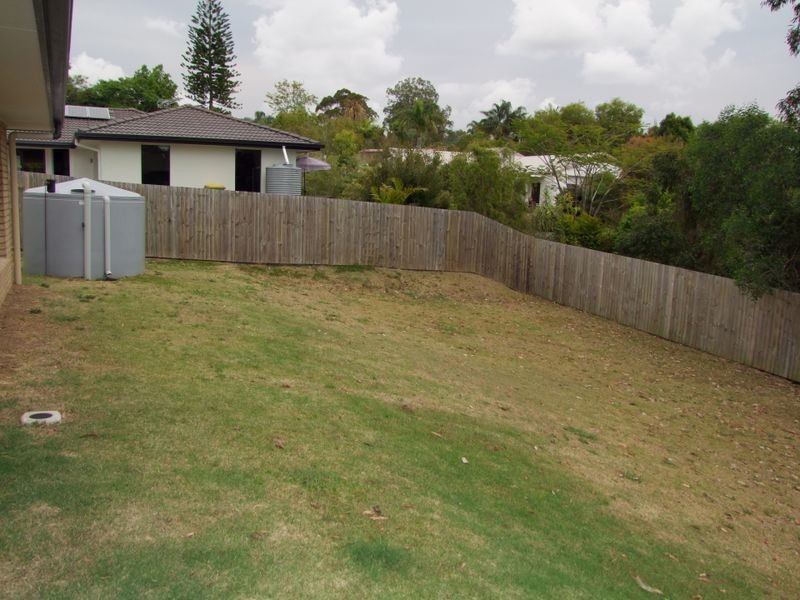 4 Lapis Court, Southside QLD 4570